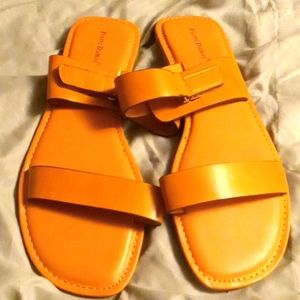 pair of womens Pierre Dumas tan sandals in a size 10 NWOT